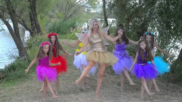 Víla Ella: Rafaela (pesnička)