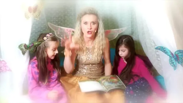 Víla Ella: Tri prasiatka (rozprávka na počúvanie)